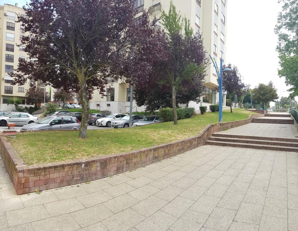 Enjoy Lisbon Cascais Sintra 1200 Metres To Metro Blue Line Sintra Rail Line Free Parking Amadora Exterior foto