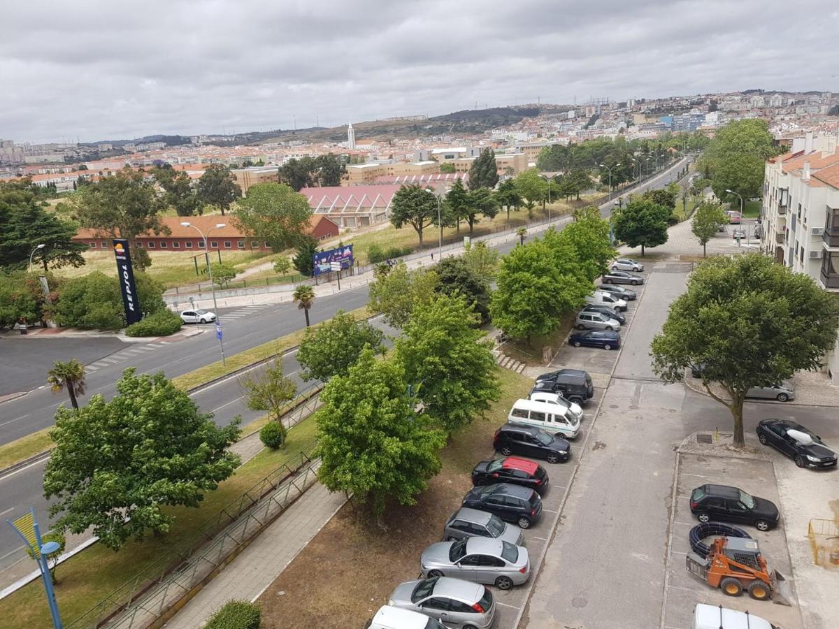 Enjoy Lisbon Cascais Sintra 1200 Metres To Metro Blue Line Sintra Rail Line Free Parking Amadora Exterior foto