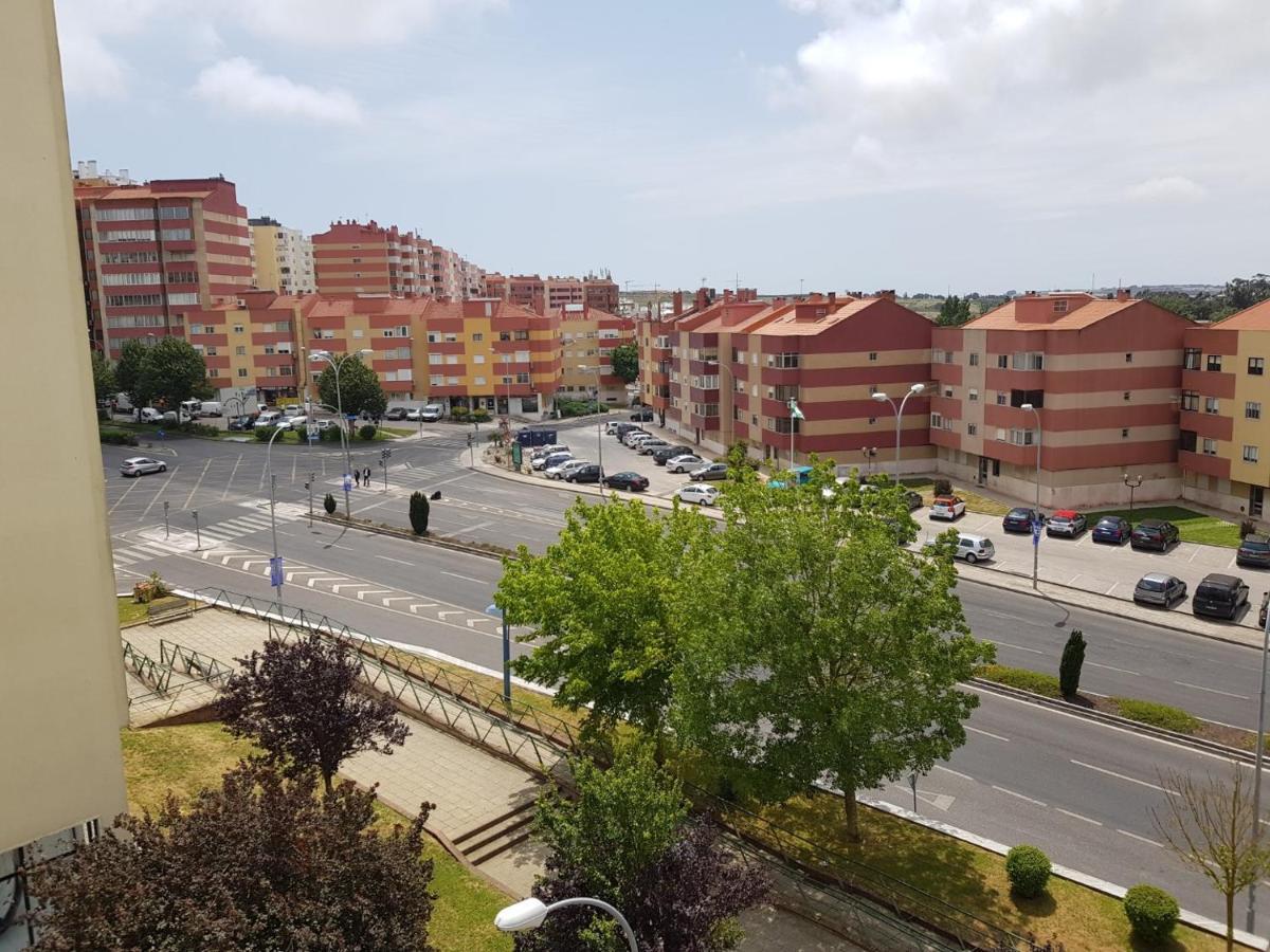 Enjoy Lisbon Cascais Sintra 1200 Metres To Metro Blue Line Sintra Rail Line Free Parking Amadora Exterior foto