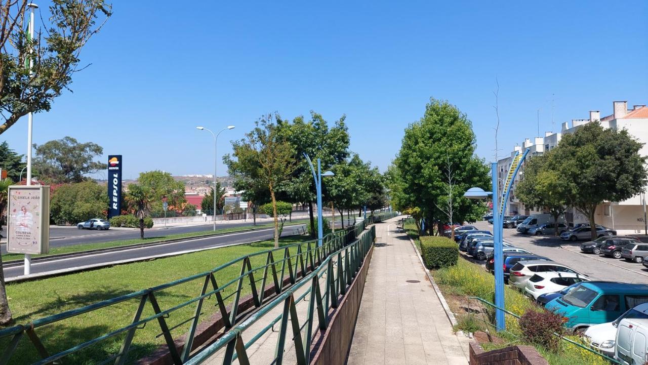 Enjoy Lisbon Cascais Sintra 1200 Metres To Metro Blue Line Sintra Rail Line Free Parking Amadora Exterior foto