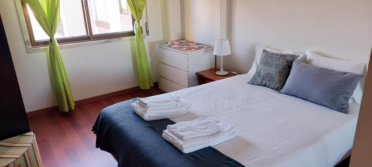 Enjoy Lisbon Cascais Sintra 1200 Metres To Metro Blue Line Sintra Rail Line Free Parking Amadora Exterior foto