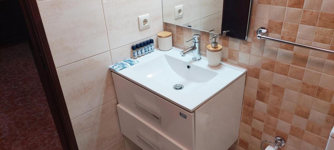 Enjoy Lisbon Cascais Sintra 1200 Metres To Metro Blue Line Sintra Rail Line Free Parking Amadora Exterior foto