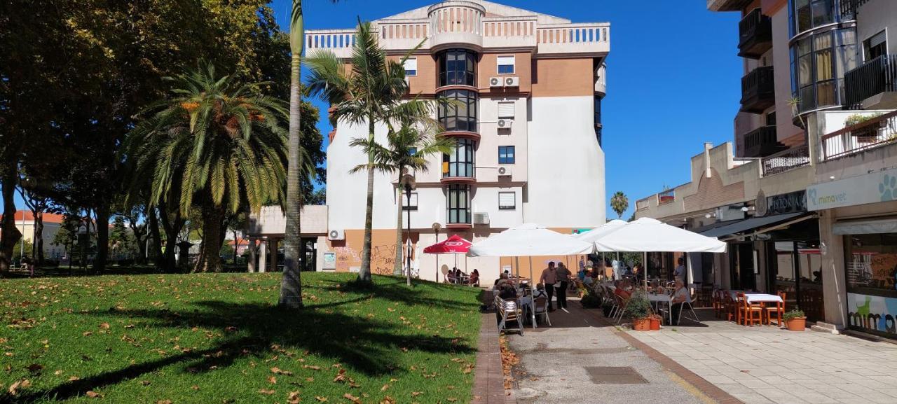 Enjoy Lisbon Cascais Sintra 1200 Metres To Metro Blue Line Sintra Rail Line Free Parking Amadora Exterior foto