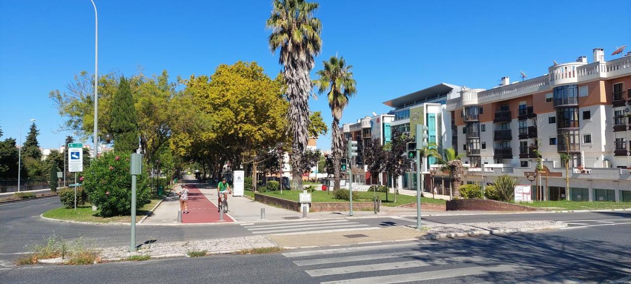 Enjoy Lisbon Cascais Sintra 1200 Metres To Metro Blue Line Sintra Rail Line Free Parking Amadora Exterior foto