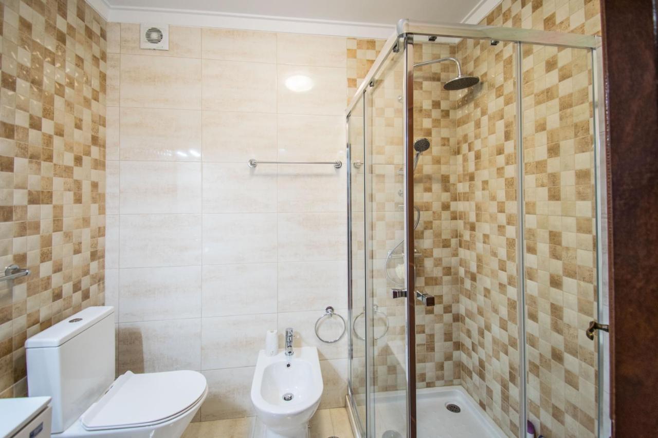 Enjoy Lisbon Cascais Sintra 1200 Metres To Metro Blue Line Sintra Rail Line Free Parking Amadora Exterior foto