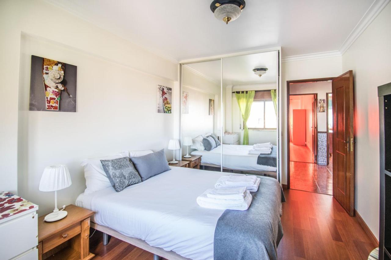Enjoy Lisbon Cascais Sintra 1200 Metres To Metro Blue Line Sintra Rail Line Free Parking Amadora Exterior foto