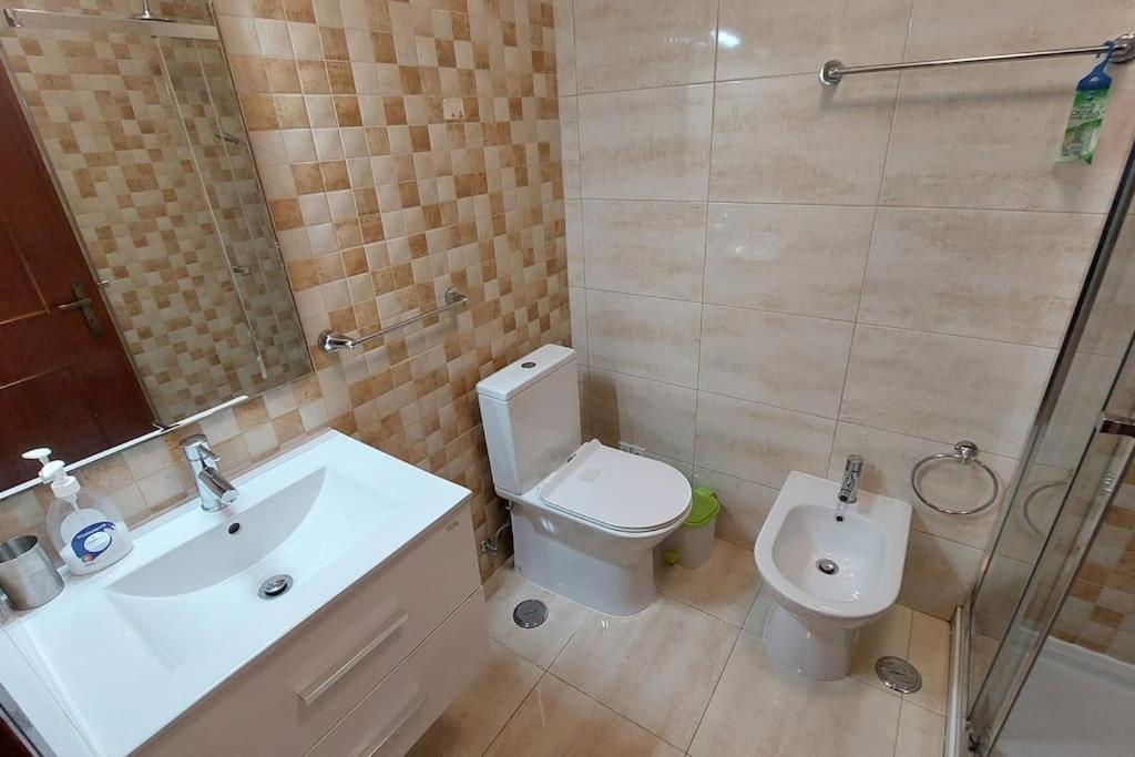 Enjoy Lisbon Cascais Sintra 1200 Metres To Metro Blue Line Sintra Rail Line Free Parking Amadora Exterior foto