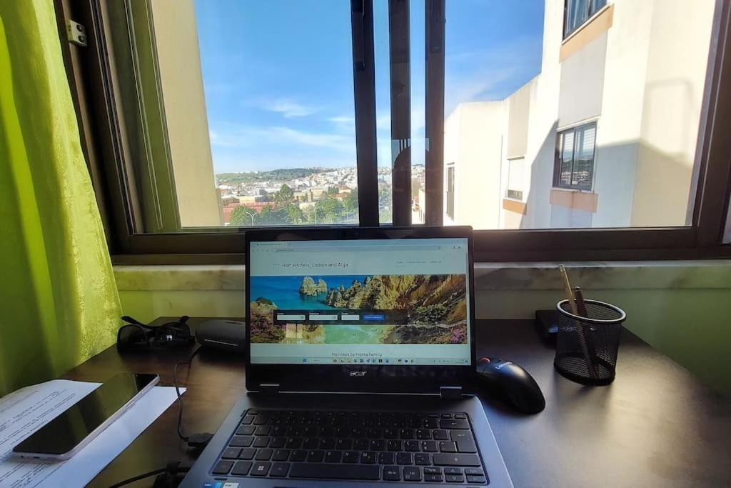 Enjoy Lisbon Cascais Sintra 1200 Metres To Metro Blue Line Sintra Rail Line Free Parking Amadora Exterior foto